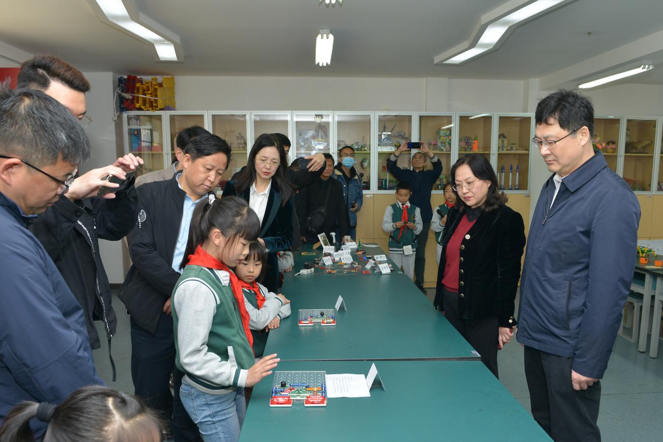 鼓楼、溧水两区举行“手拉手”青少年科技交流暨签约仪式(图3)